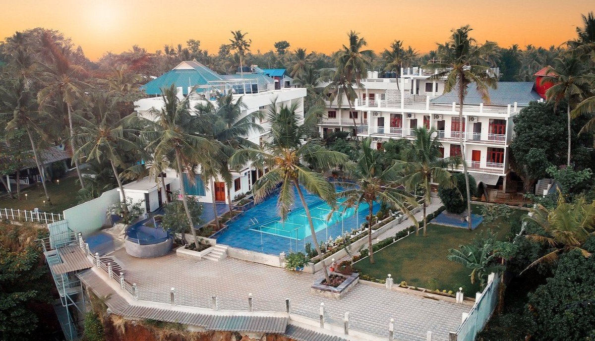 best resort in varkala cliff